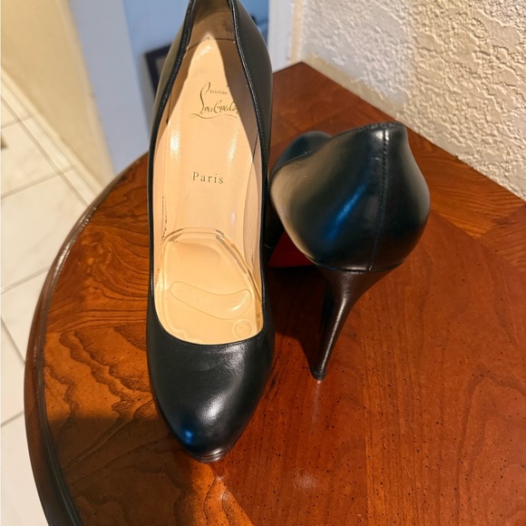 Christian Louboutin Elegant Black Pumps - Picture 1 of 7